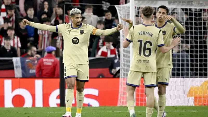 من هو معلق مباراة برشلونة وإشبيلية اليوم في الدوري الإسباني؟