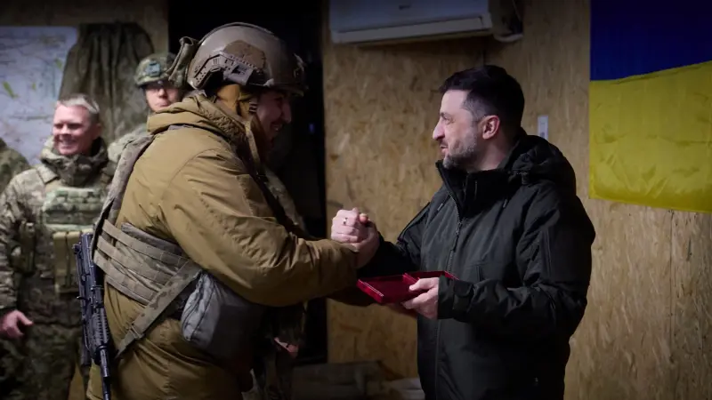 زيلينسكي يسعى لإقناع واشنطن بتجميد خطوط القتال في أوكرانيا