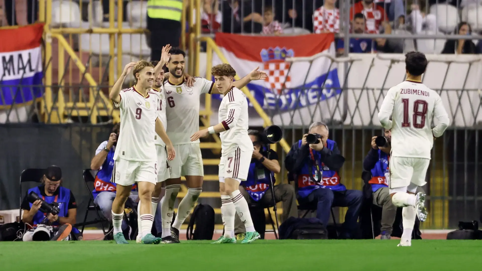 إسبانيا تواصل سجلها المثالي في دوري الأمم الأوروبية (رويترز) إسبانيا تواصل سجلها المثالي في دوري الأمم الأوروبية (رويترز)