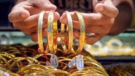 related_news_inside_blogsمبادرة تيسير الزواج في قرية مصرية تثير الجدل بسبب الذهب.. ما القصة؟