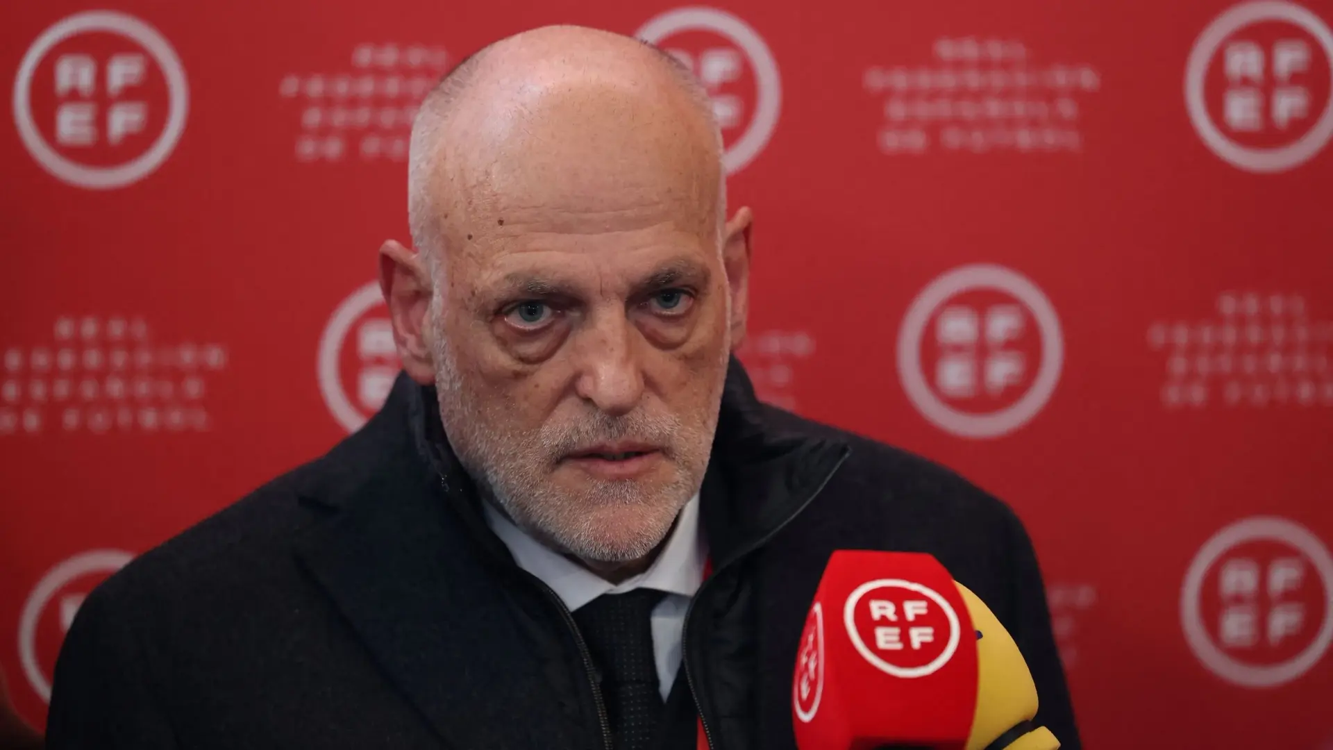 خافيير تيباس رفض تصريحات ريال مدريد بوجود مؤامرة (رويترز) خافيير تيباس رفض تصريحات ريال مدريد بوجود مؤامرة (رويترز)