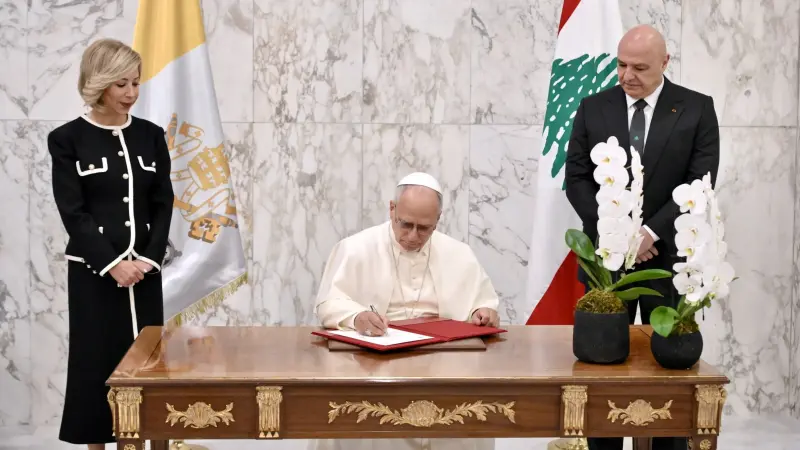 فرصة تاريخية.. اللبنانيون يعولون على زيارة البابا لإنقاذ البلاد من أزمتها