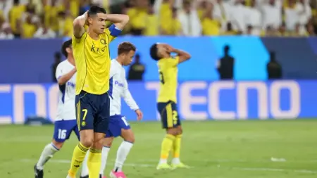 related_news_inside_blogsفيديو - رونالدو يثير الجدل ويرفض استلام الميدالية الفضية بعد خسارة دوري أبطال آسيا 2