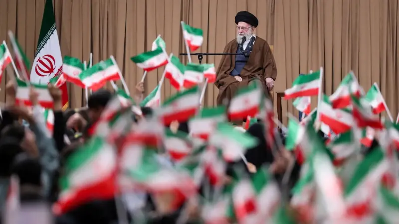 تقرير يكشف خطة هروب خامنئي حال تصاعدت الاحتجاجات