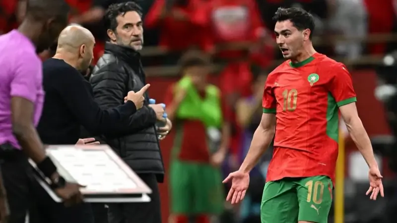 حكم مباراة المغرب والكاميرون اليوم.. 7 جنسيات مختلفة