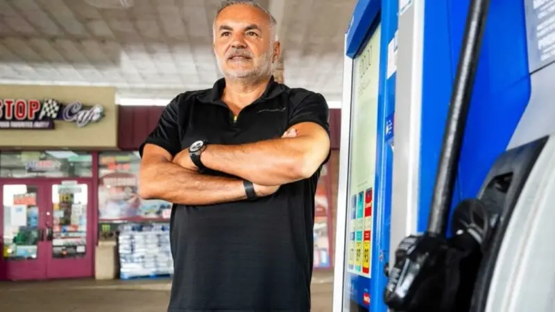 من هو إيدي جواد رجل الأعمال من أصول عربية الذي تعرض لمحاولة اغتيال؟