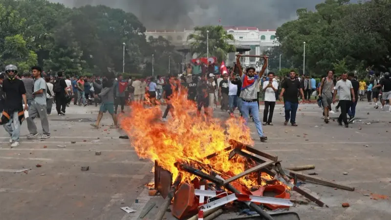 ما حقيقة وفاة زوجة رئيس الوزراء النيبالي؟