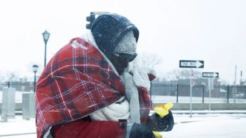 كيف تحمي نفسك من البرد القارس؟