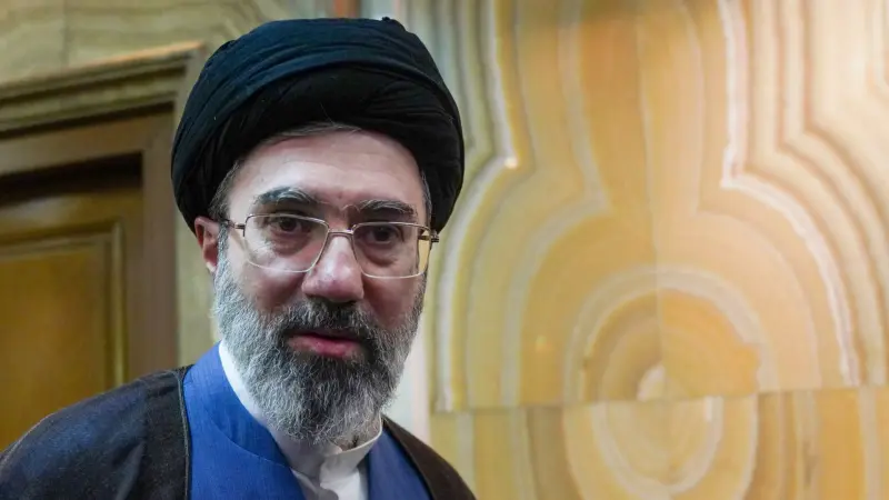 لقاء نادر لمجتبى خامنئي مع رئيس القضاء الإيراني