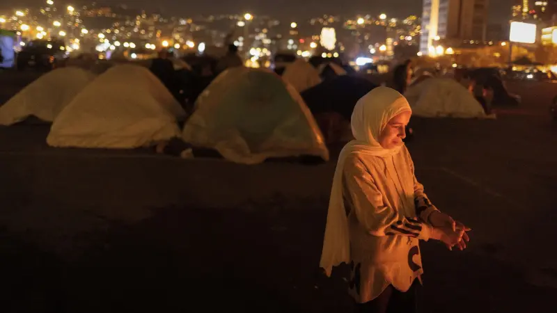 نازحون سوريون يتوقون لعودة الحياة بعد الغارات الإسرائيلية على بيروت