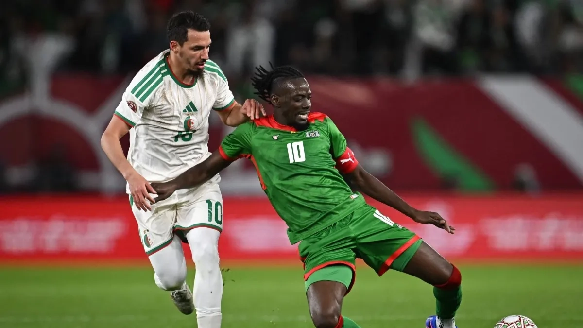 كأس أمم إفريقيا - قائد بوركينا فاسو "غاضب" من القرارات التحكيمية في مباراة الجزائر 