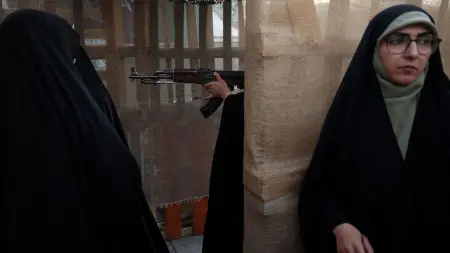 هربا من الغضب الداخلي بسبب الاقتصاد.. إيران تحشد لاستئناف الحرب