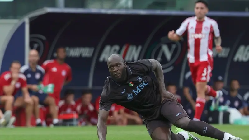 الإصابة تُغيّب لوكاكو لأسابيع.. من ينقذ هجوم نابولي؟