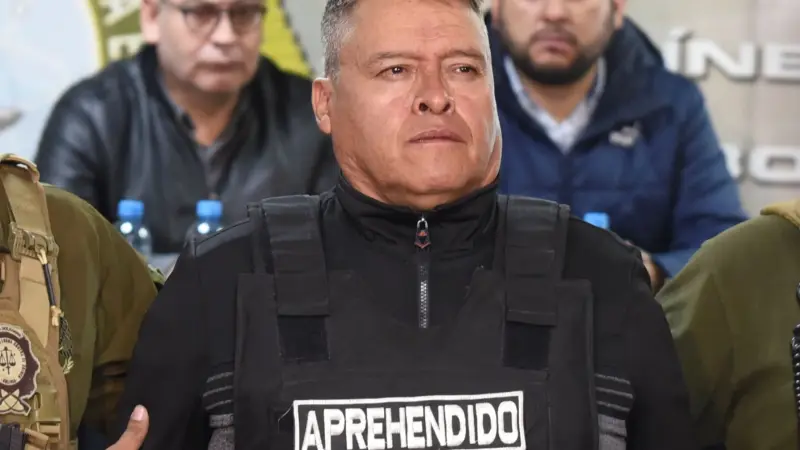 فيديو - توقيف قائد الجيش.. هذه آخر تطورات "الانقلاب" العسكري في بوليفيا