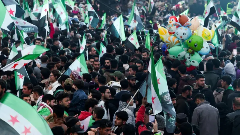 فيديو - الملوخية… طبق وطني في احتفال سوري بيوم النصر