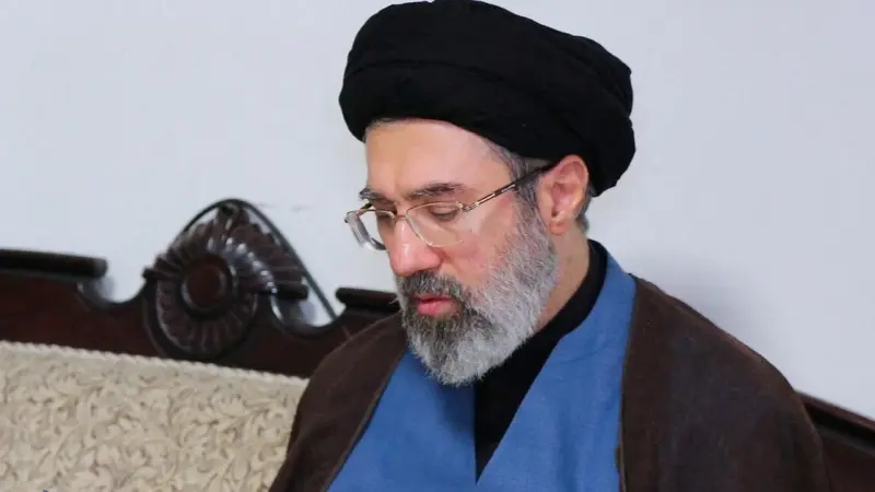 وكالات: رئيس البرلمان الإيراني اجتمع مع خامنئي