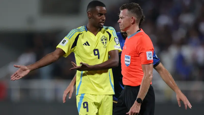 مفاجأة في قائمة منتخب السويد.. استدعاء إيزاك بالرغم من إصابته