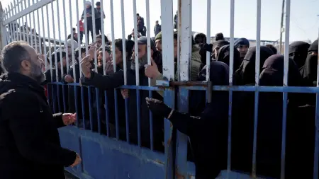 المشهد باختصار: حرب كلامية بين ترامب وعراقجي.. وفوضى بمخيم الهول