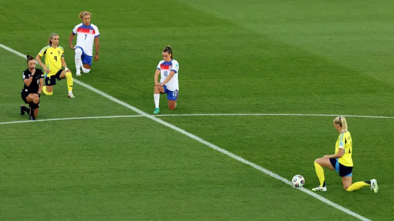 يورو 2025.. إنجلترا تتخلى عن تحية "الركوع" قبل مواجهة إيطاليا