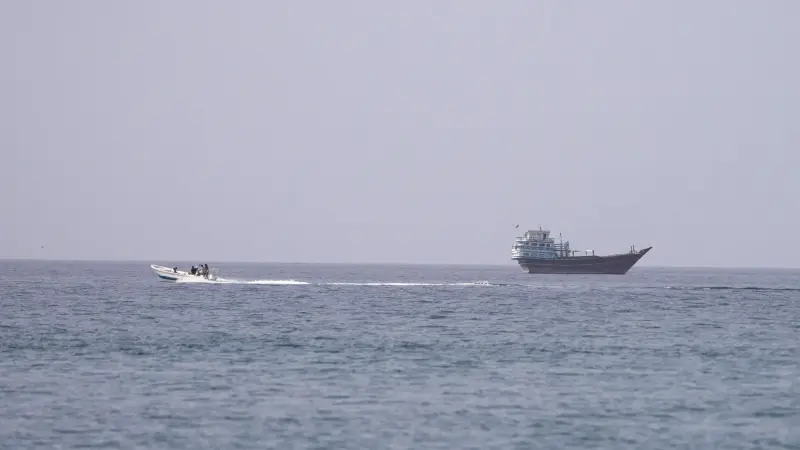 "محادثات مثمرة".. إيران وعُمان تبحثان ملف مضيق هرمز