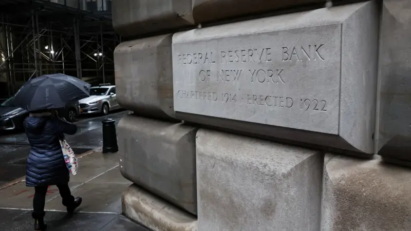 مع تصاعد الأزمة المصرفية.. لماذا يقلق الناس من البنوك؟