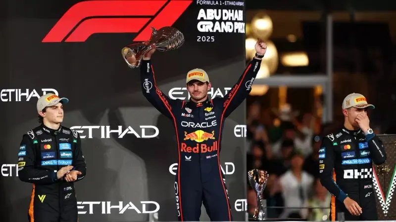 "خطيئة مكلارين".. كيف استغل فيرستابن صراع نوريس وبياستري لخطف اللقب؟