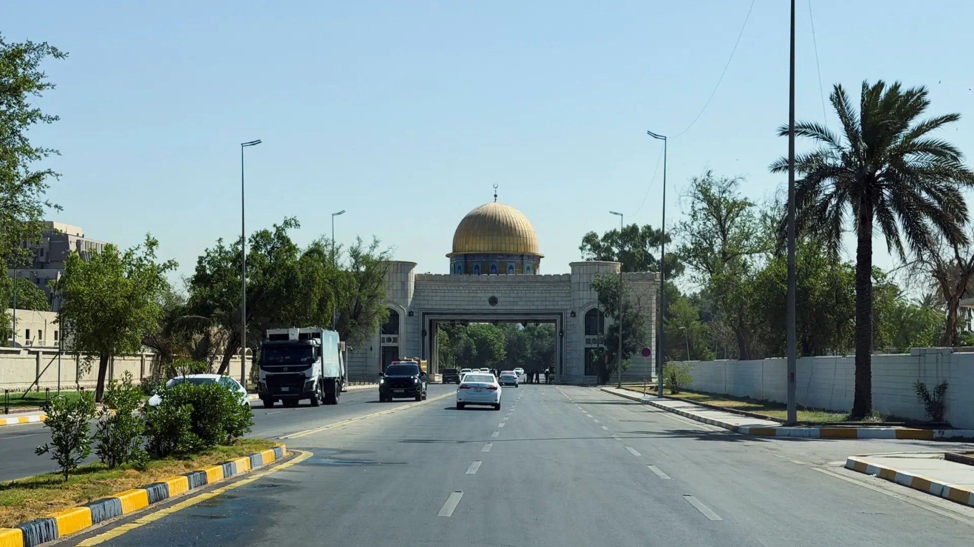 الدولار في السوق السوداء بالعراق يتماسك بعد هبوط محدود في بعض المحافظات (إكس) الدولار في السوق السوداء بالعراق يتماسك بعد هبوط محدود في بعض المحافظات (إكس)