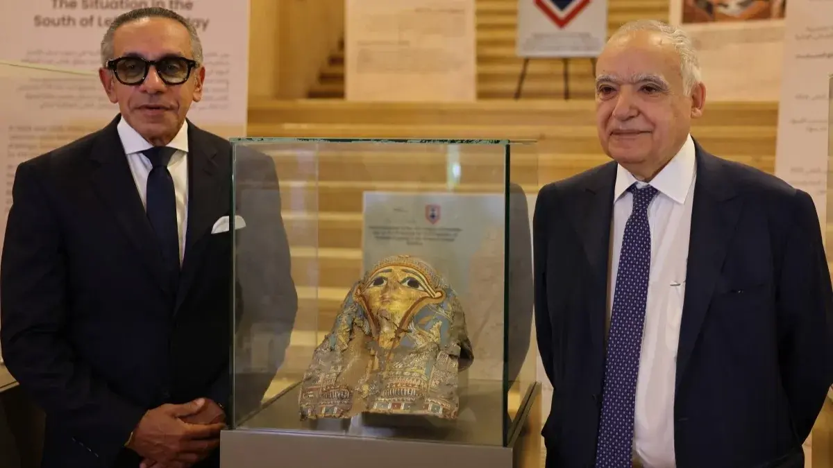 لبنان يعيد إلى مصر قطعا أثرية مهربة (أ ف ب) لبنان يعيد إلى مصر قطعا أثرية مهربة (أ ف ب)