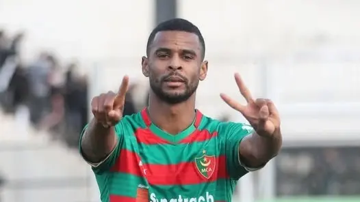 مولودية الجزائر ينتزع صدارة ترتيب الدوري الجزائري بفوز قاتل على اتحاد خنشلة