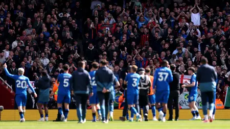 related_news_inside_blogsفيديو - الأمن يطرد أحد عناصر بورنموث من المدرجات بسبب احتفال أغضب جماهير أرسنال