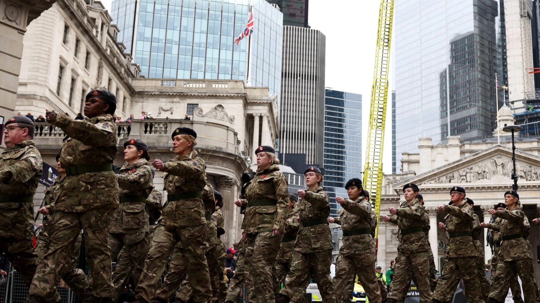 بريطانيا تطلق برنامجا لجذب الشباب إلى الجيش 