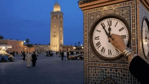 عريضة إلغاء الساعة الإضافية في المغرب تجمع آلاف التوقيعات