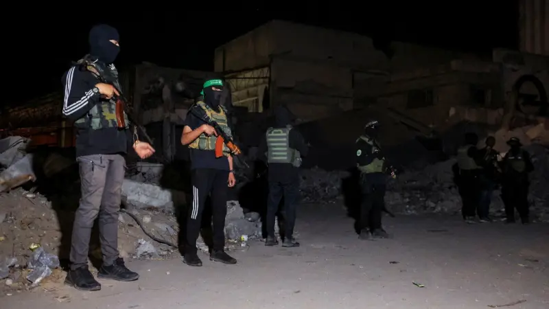 شبح الحرب الأهلية يهدد غزة مع تصاعد الاشتباكات بين "حماس" والعشائر