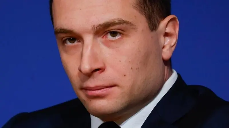 اليمين المتطرف في فرنسا يتوعد بإسقاط الحكومة