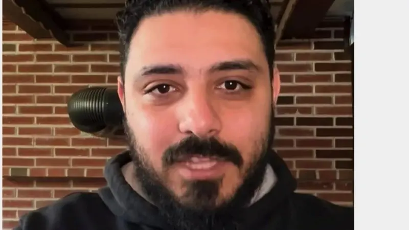 ما قصة حذف أغنية "يا نبي سلام عليك" لعمر كوشا من "فيسبوك"؟