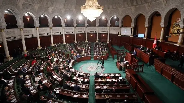 تضييق الخناق على "إخوان تونس".. مساعٍ لتصنيف حركة النهضة كجماعة "إرهابية"