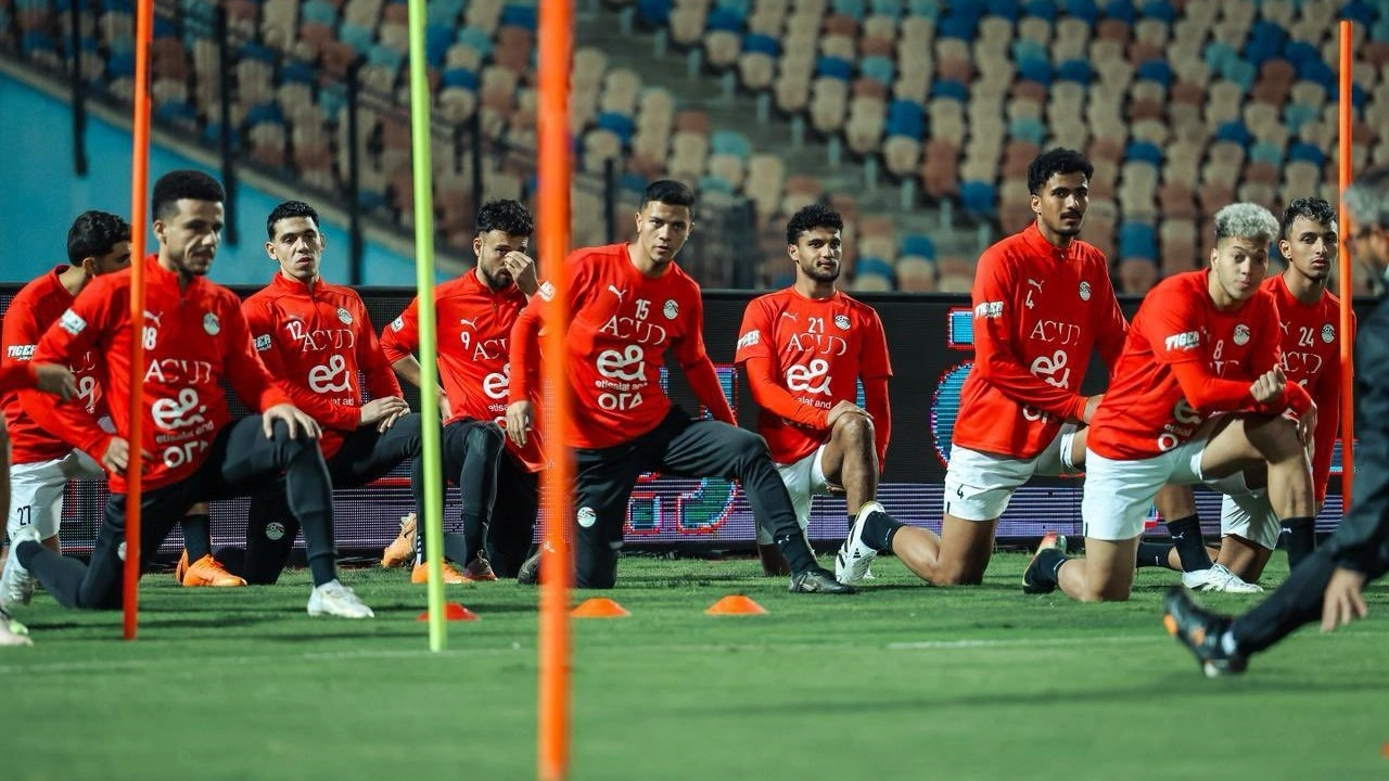 تشكيلة منتخب مصر اليوم أمام نيجيريا.. موقف محمد صلاح من المشاركة 