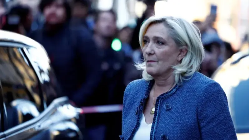 قضية اختلاس تحرمها الترشح.. ترامب يدعم مارين لوبان