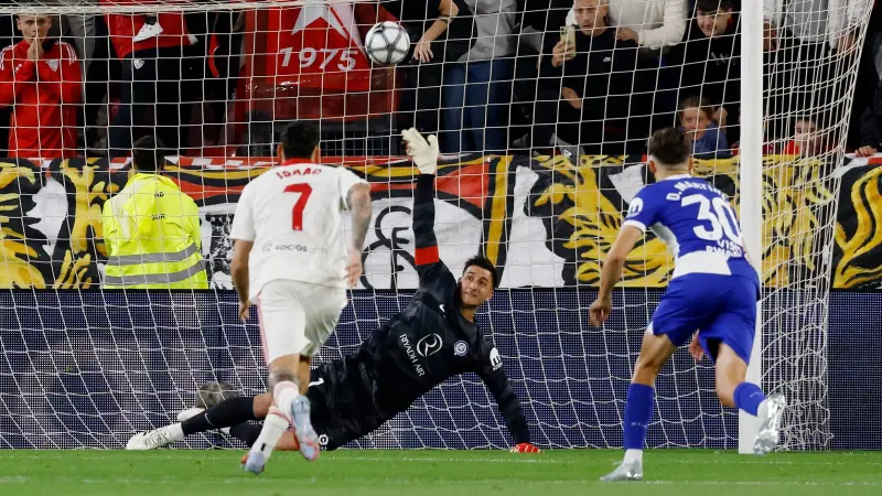 الدوري الإسباني - أتلتيكو مدريد يسقط أمام إشبيلية قبل مواجهة برشلونة الأوروبية الحاسمة