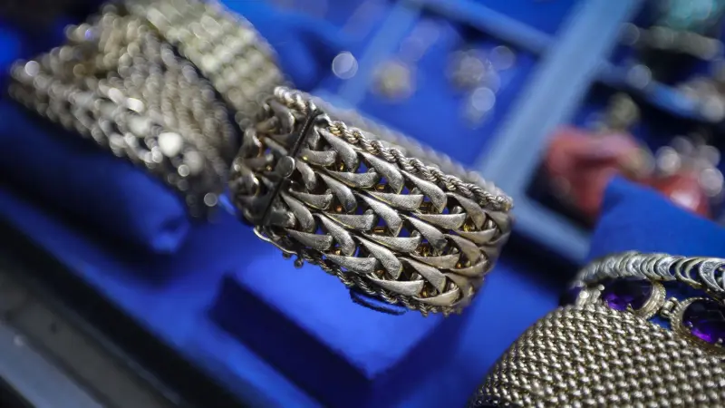 أسعار الذهب في مصر اليوم الاثنين 19/1/2026.. قفزة الجنيه الذهب 400 جنيه