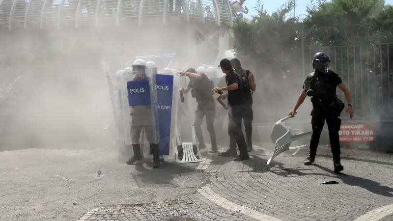 بتهم فساد.. تركيا تصادر 121 شركة بينها 3 قنوات كبرى وتوقف مديريها