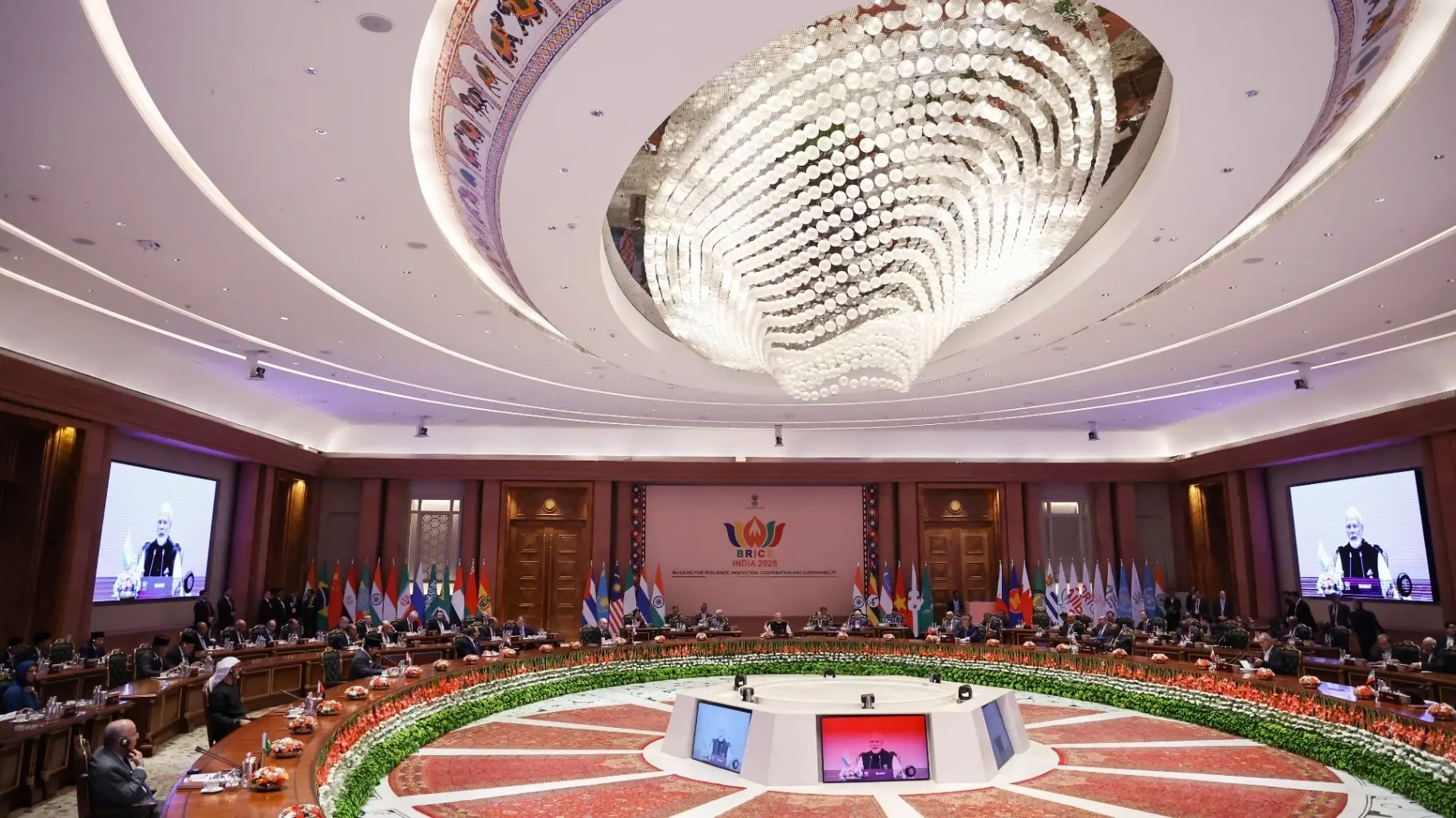 البيان أكد على الالتزام بالحلول السلمية للنزاعات الدولية (رويترز) البيان أكد على الالتزام بالحلول السلمية للنزاعات الدولية (رويترز)