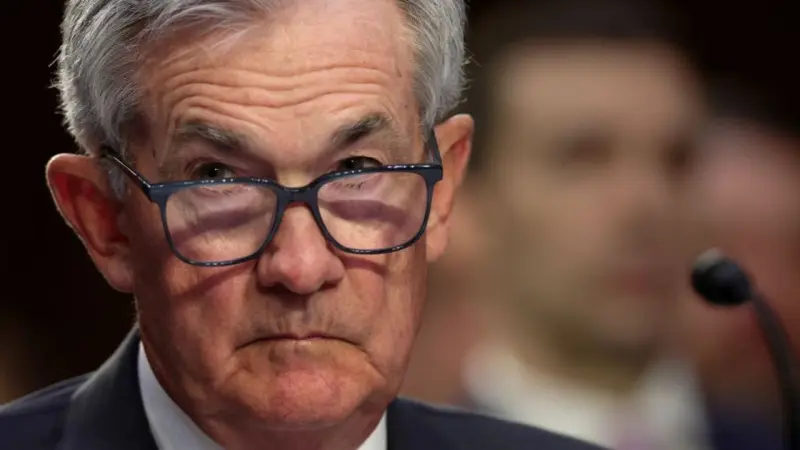 حرب إيران ترفع النفط وتعيد التضخم إلى واجهة قرارات الفيدرالي