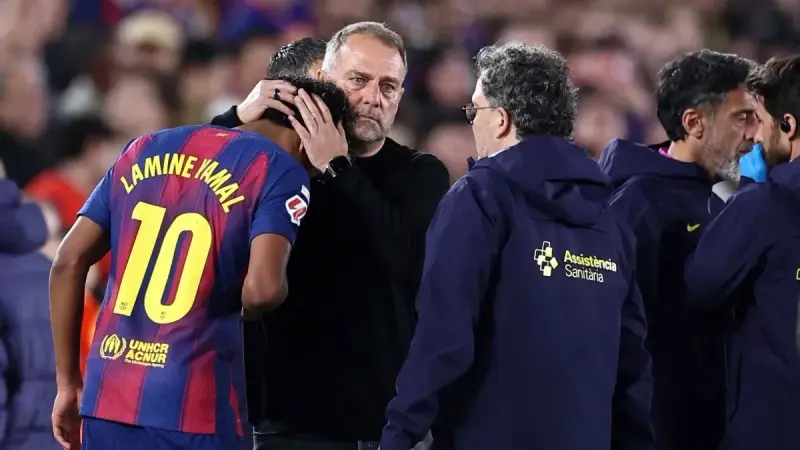 فليك ينتقد إلغاء هدف فيران توريس ويكشف موقف إصابات لاعبي برشلونة