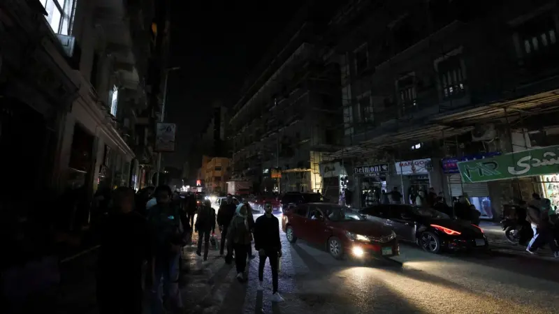 القاهرة تغلق في الـ9 مساء.. تداعيات حرب إيران على الاقتصاد المصري