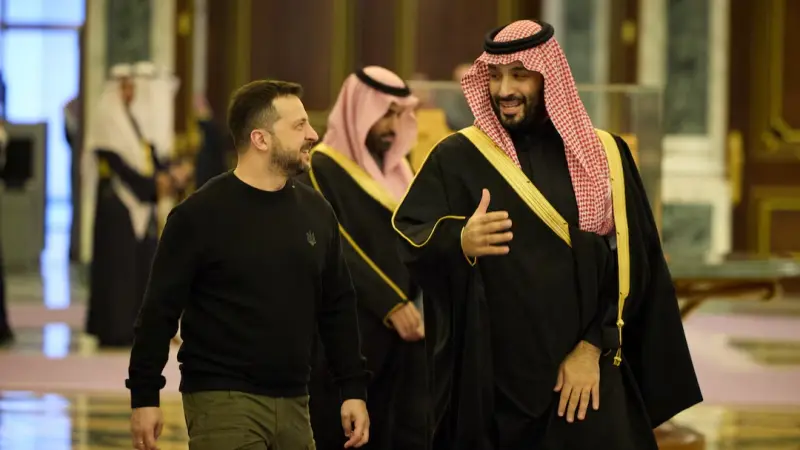 زيلينسكي وبن سلمان يبحثان تعزيز التعاون في مجال الطائرات المسيرة