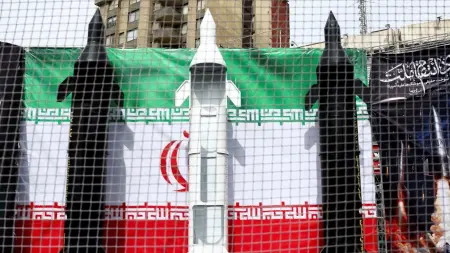 أخبار حرب إيران مباشر.. ترامب يهدد برد عسكري ضد أي تحرك نووي إيراني