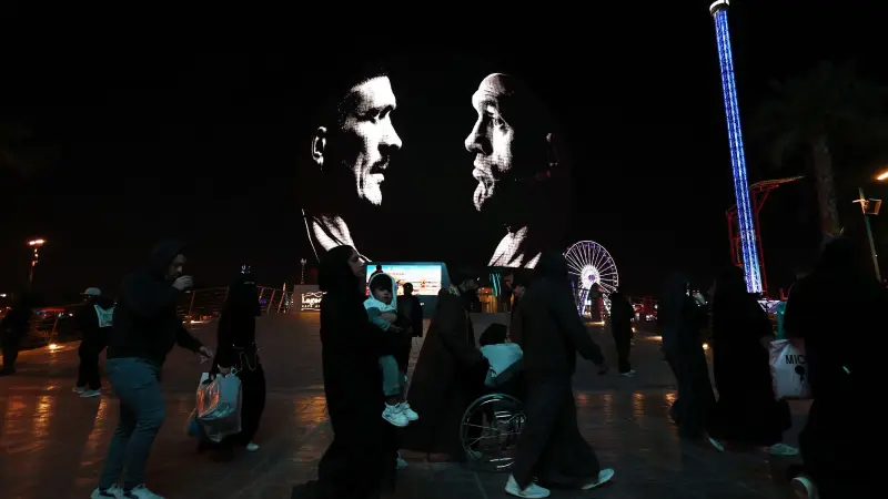 فيوري وأوسيك يرفعان حدة التحدي قبل نزالهما التاريخي