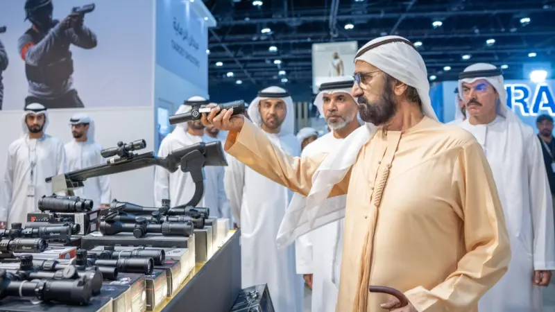 محمد بن راشد يتفقد معرض أبوظبي الدولي للصيد والفروسية
