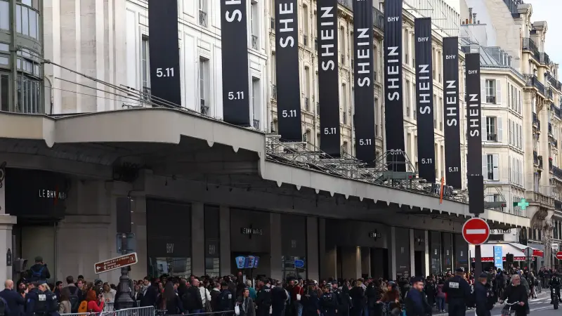 احتجاجات في باريس تنديدا بافتتاح أول متجر لـ"شي إن"